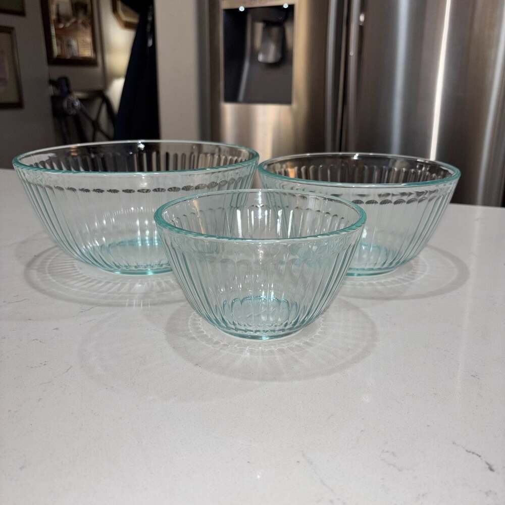 Vintage Pyrex Sculptured Ribbed Glass Nesting Mixing Bowls Set of 3